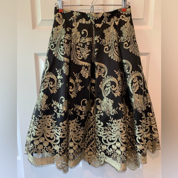 Elegant Black and Gold Lace Skirt - Picture 2 of 8